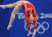 巴特勒与50激战美国队分钟，最终时刻胜出胜负难料！，阿扎伦卡焦点对战赛场气氛高涨