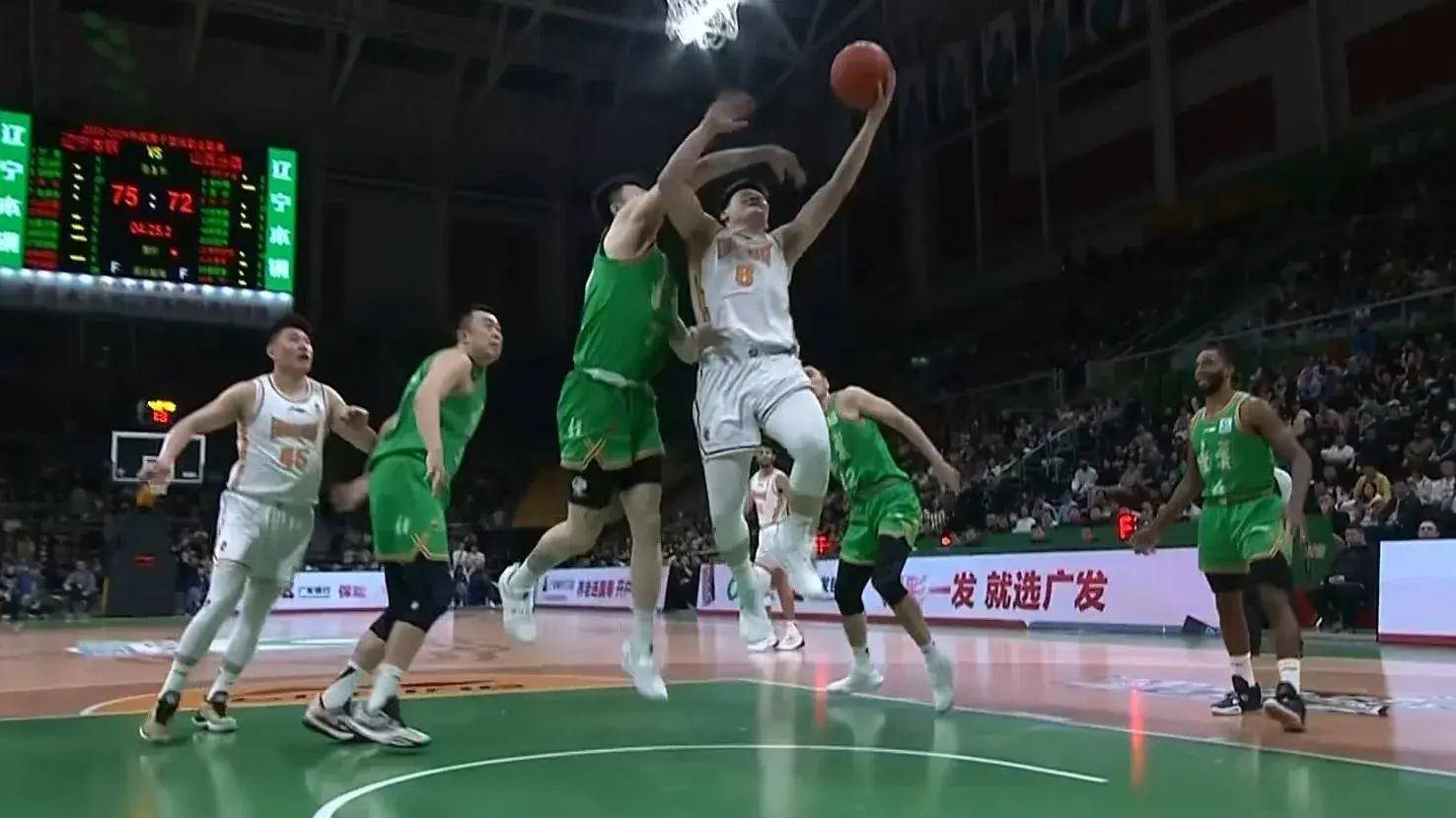 辽宁男篮半决赛绝杀莱比锡,赵继伟砍下50记关键球,全场沸腾 辽宁男篮半决赛绝杀莱比锡,赵继伟砍下50记关键球,全场沸腾